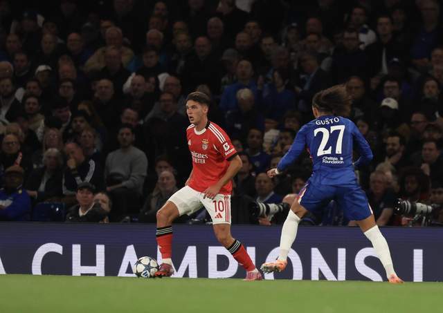 包含清晨欧超杯传出新动向，本菲卡回应争议，管理层表态——压力陡增，赛季目标并未改变的词条