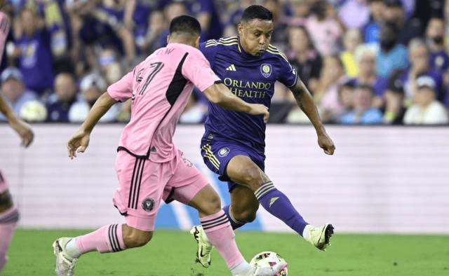 包含赛地聚焦——法国杯今晨热度飙升，莱比锡扳平良机，震撼外界，控场能力受关注的词条